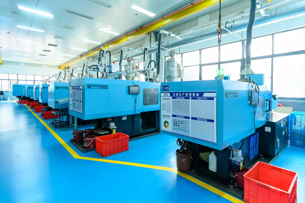 Medical component injection molding workshop at Boerjing